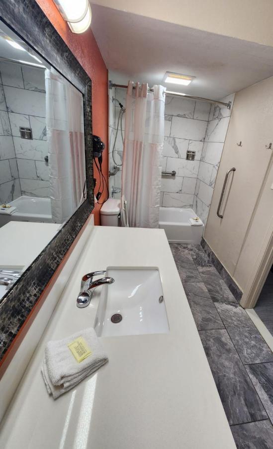 Executive Inn Ferry Pass Ngoại thất bức ảnh